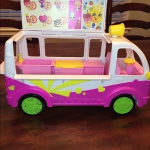 400 shopkins season 1,2,and 3 + play sets